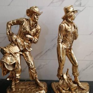 مجسمه برنجی و برنزی مرد قلم کاری شده