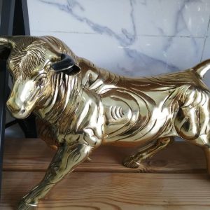 مجسمه گاو برنجی و برنزی قلم کاری شده